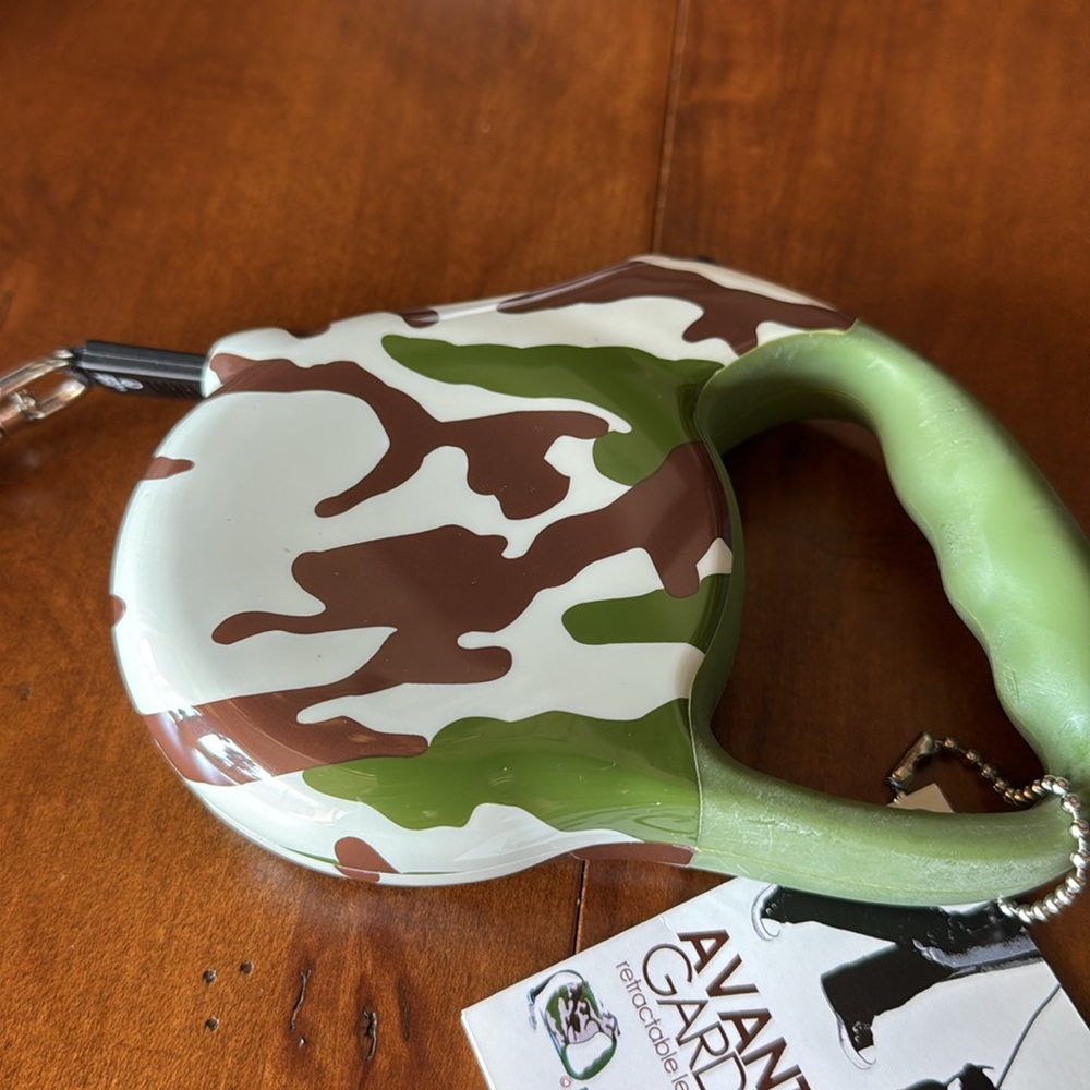 Avant Garde Retractable Leash